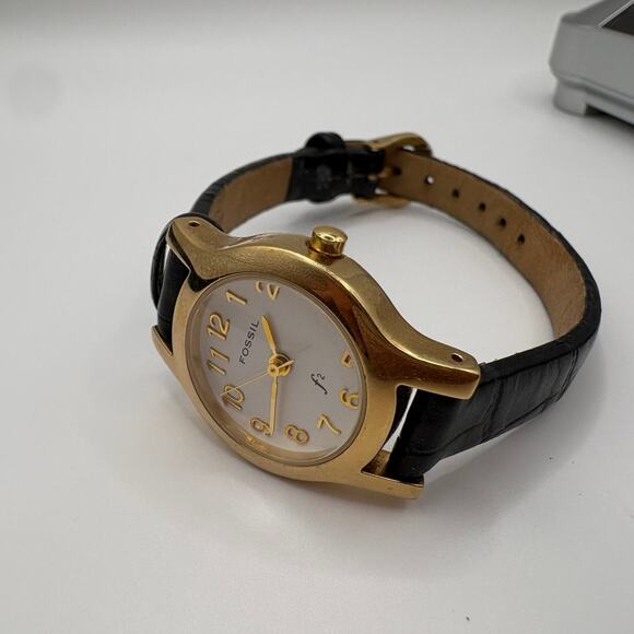 Fossil f2 ladies watch - Picture 3 of 4